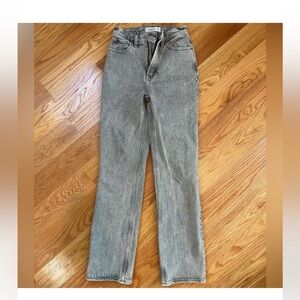 Abercrombie & Fitch 90's Straight Ultra
High Rise Jeans
